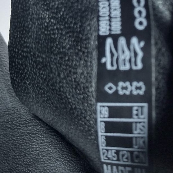 Eco Black Crisscross Slide Sandals size 8 pre
Owned good condition - Picture 6 of 6